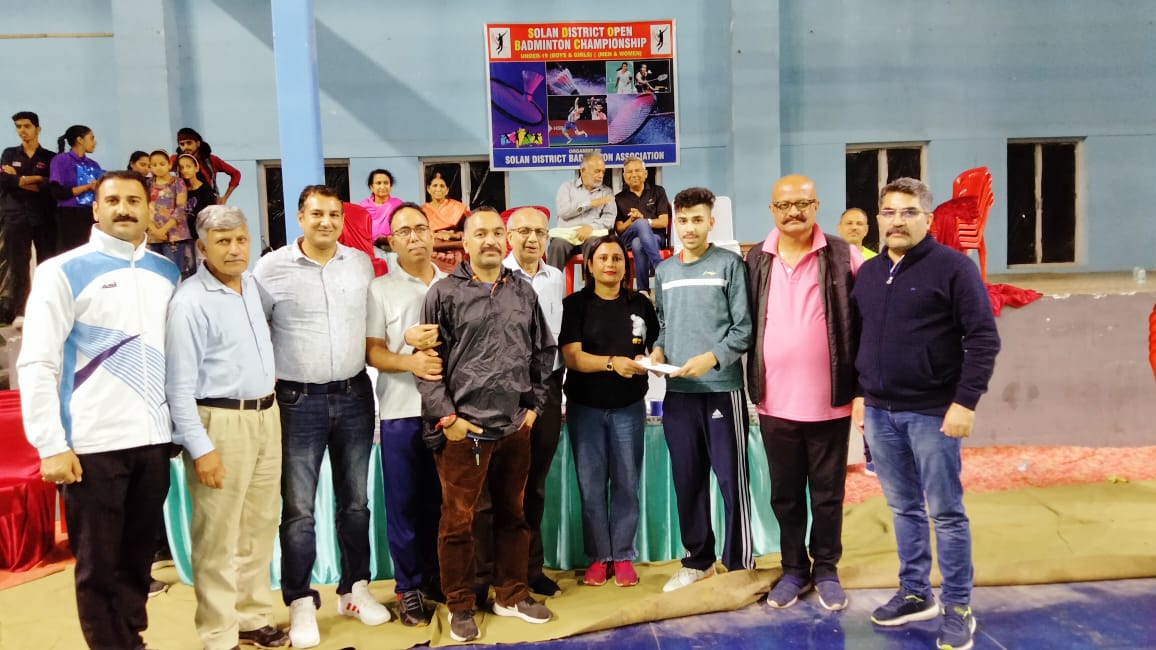 Solan's Akshit Dutta became champion in district level badminton competition