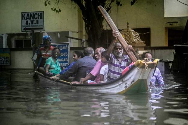 तमिलनाडु: भारी बारिश से आई बाढ़ के कारण कम से कम दस लोगों की मौत