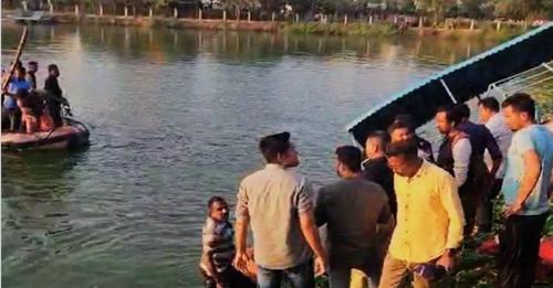 Vadodara Boat Accident: वडोदरा में नाव पलटने के मामले में 18 लोगों के खिलाफ केस दर्ज, हादसे में हुई 14 लोगों की मौत     #Vadodara #BoatAccident