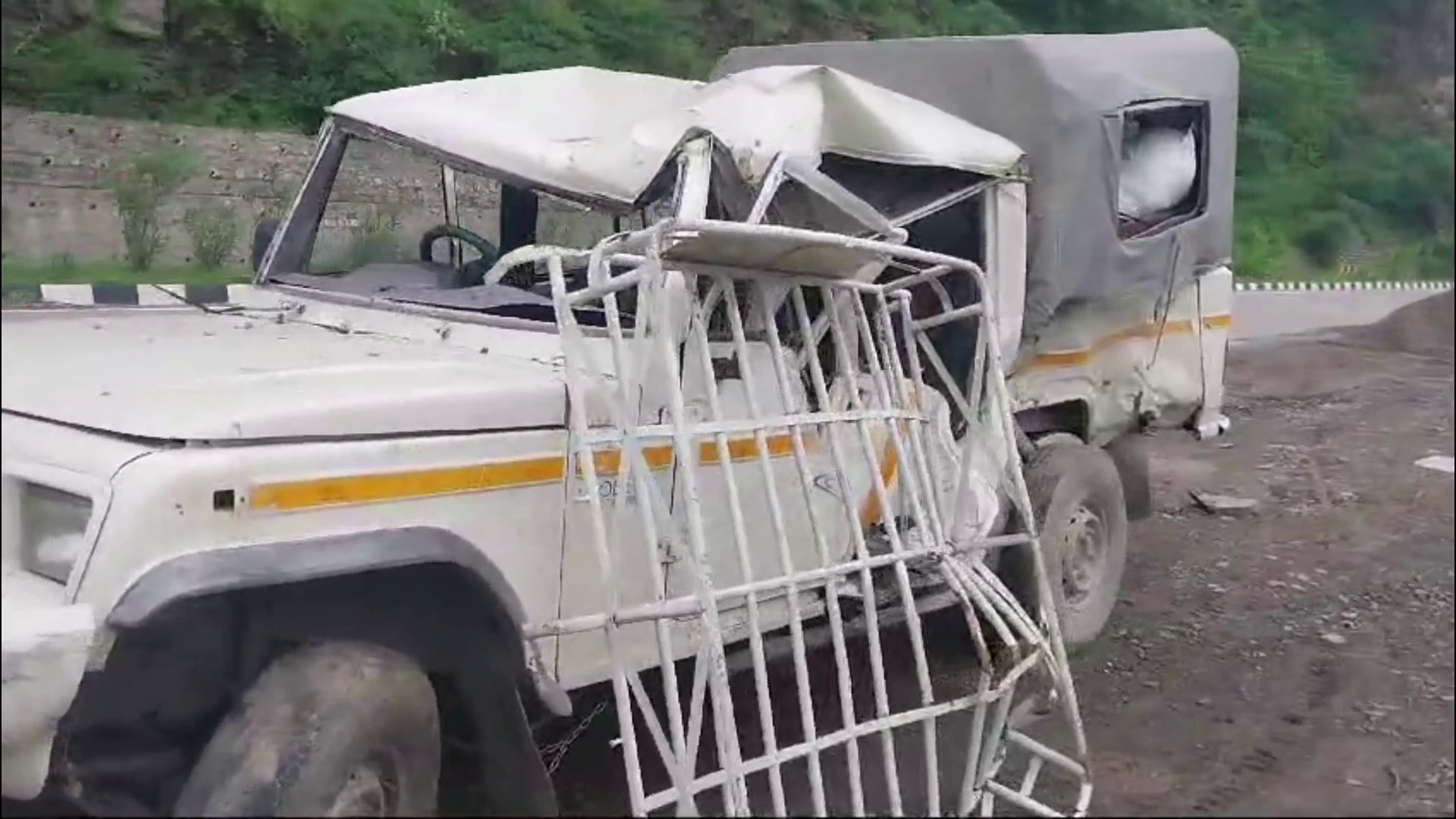 Stones fell on the vehicle coming from Punjab to Himachal, one dead, three injured, incident in Solan Parwanoo