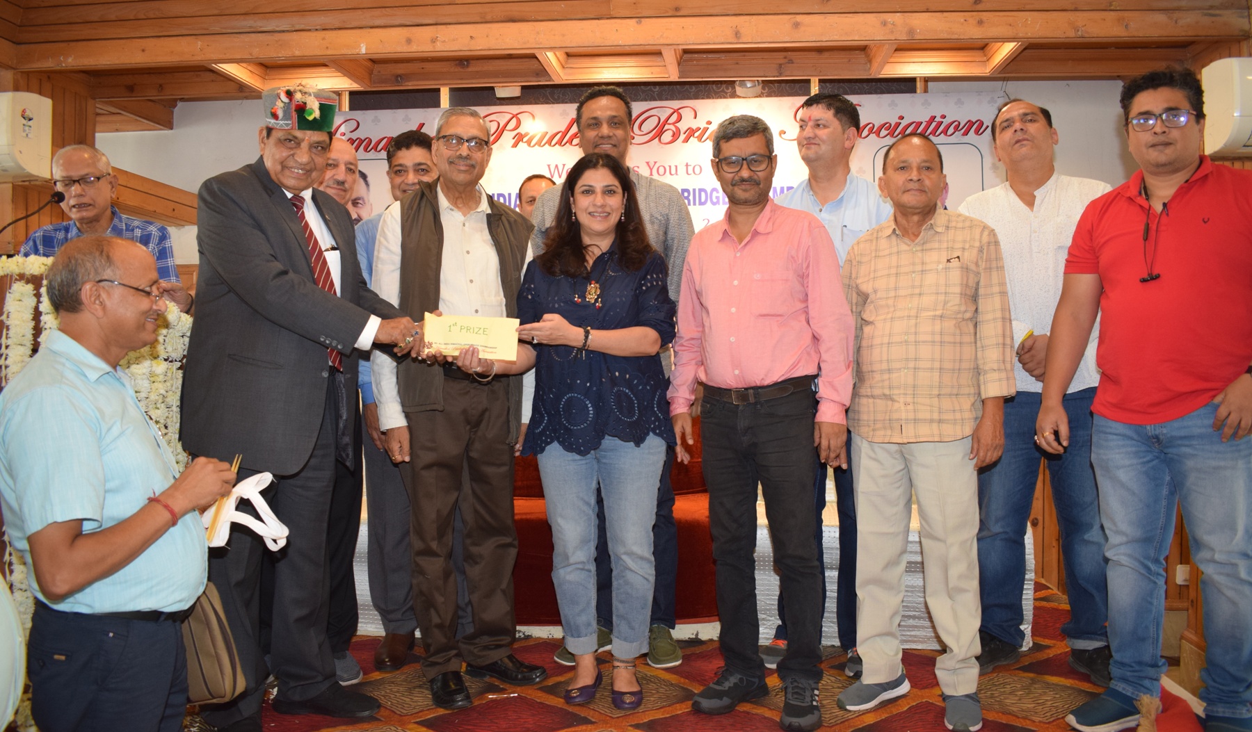 Dr. Shandil honored the winners of the 8th All Over India Himachal Open Bridge Competition