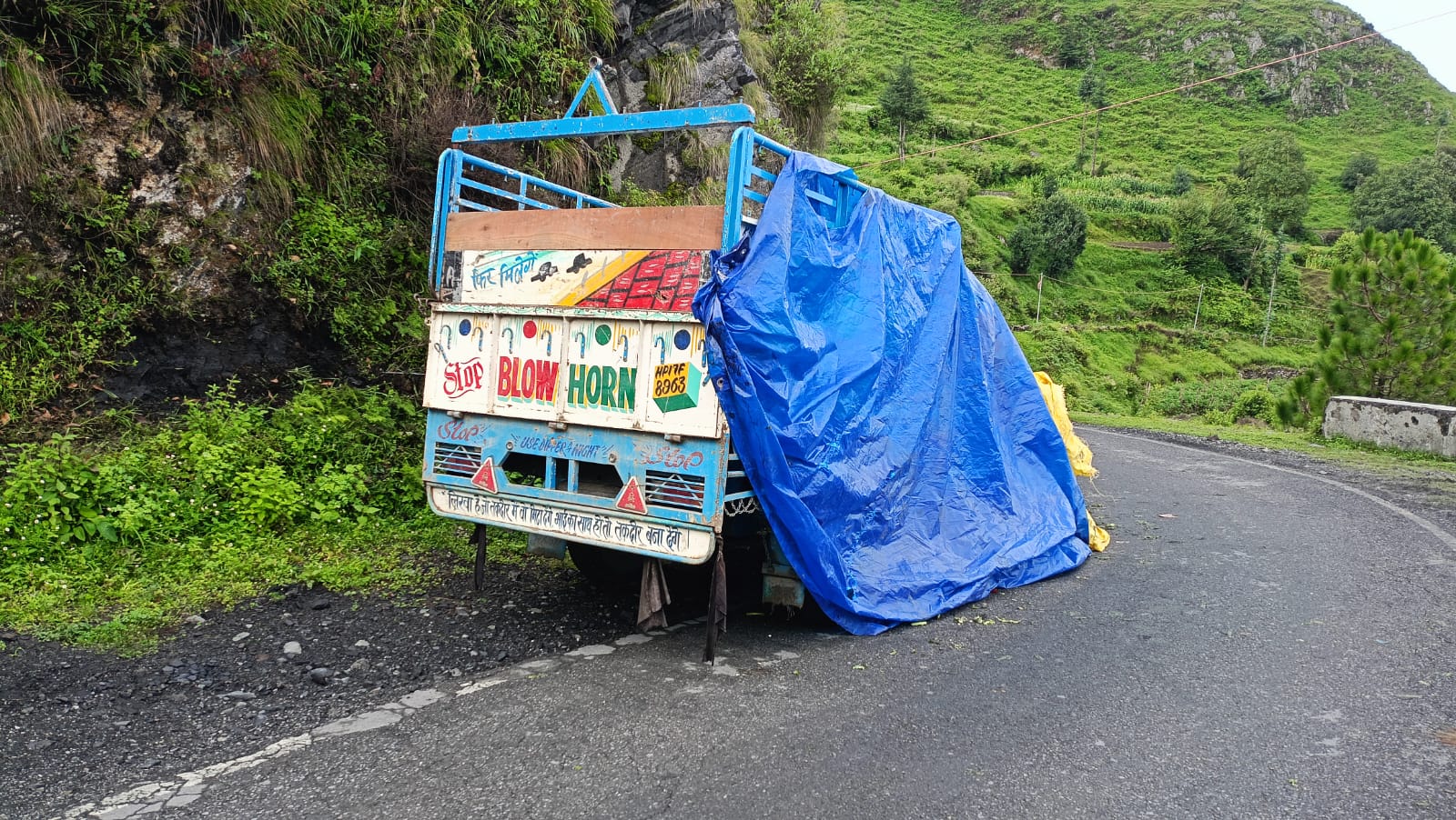 Pickup loaded with vegetables overturned on the road, three persons injured