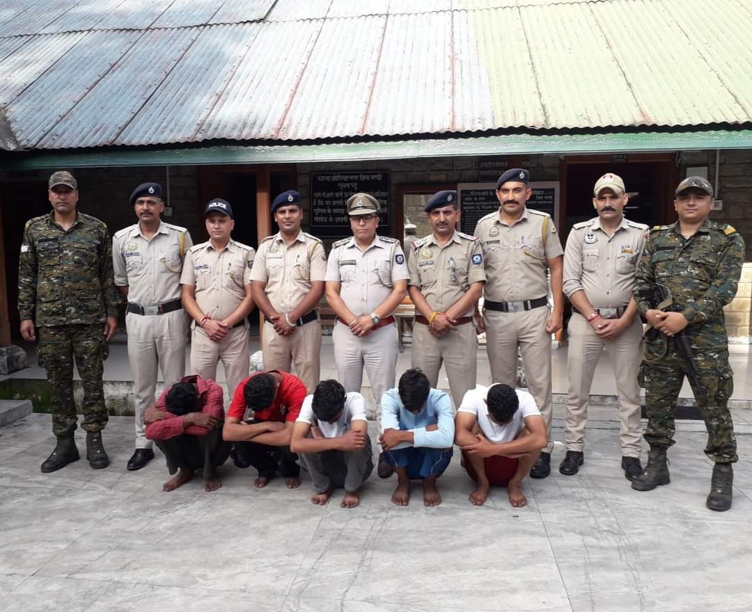 Jogindernagar police arrested 5 youths in two separate cases of theft.