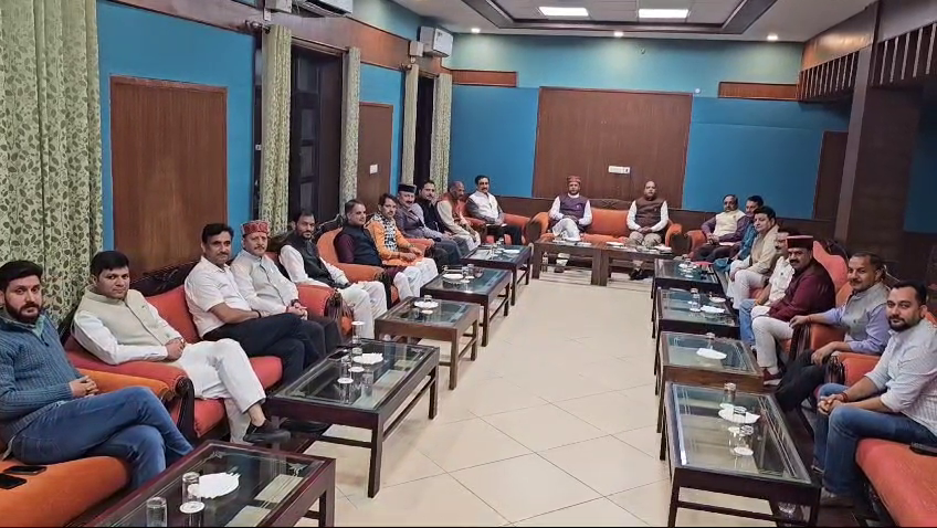 BJP Legislature Party meeting was held at Willy Park under the chairmanship of Leader of Opposition Jairam Thakur.