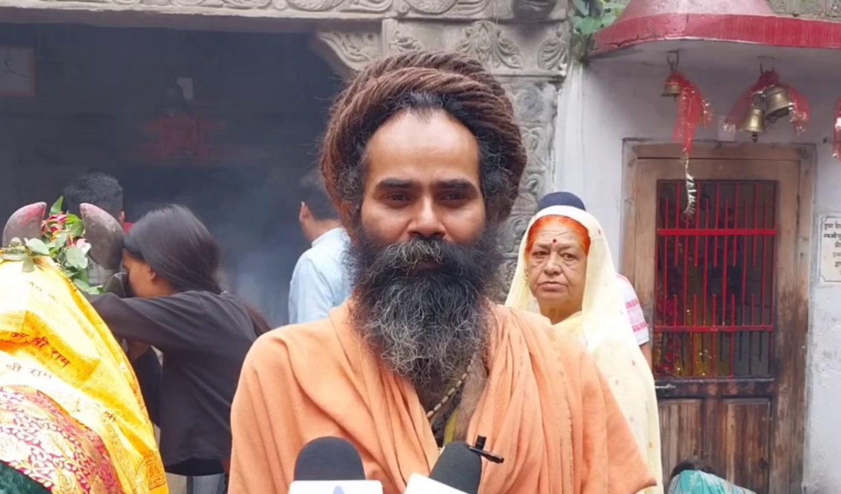 On the last Monday of Sawan, long queues of devotees formed for the darshan of Baba Bhootnath.