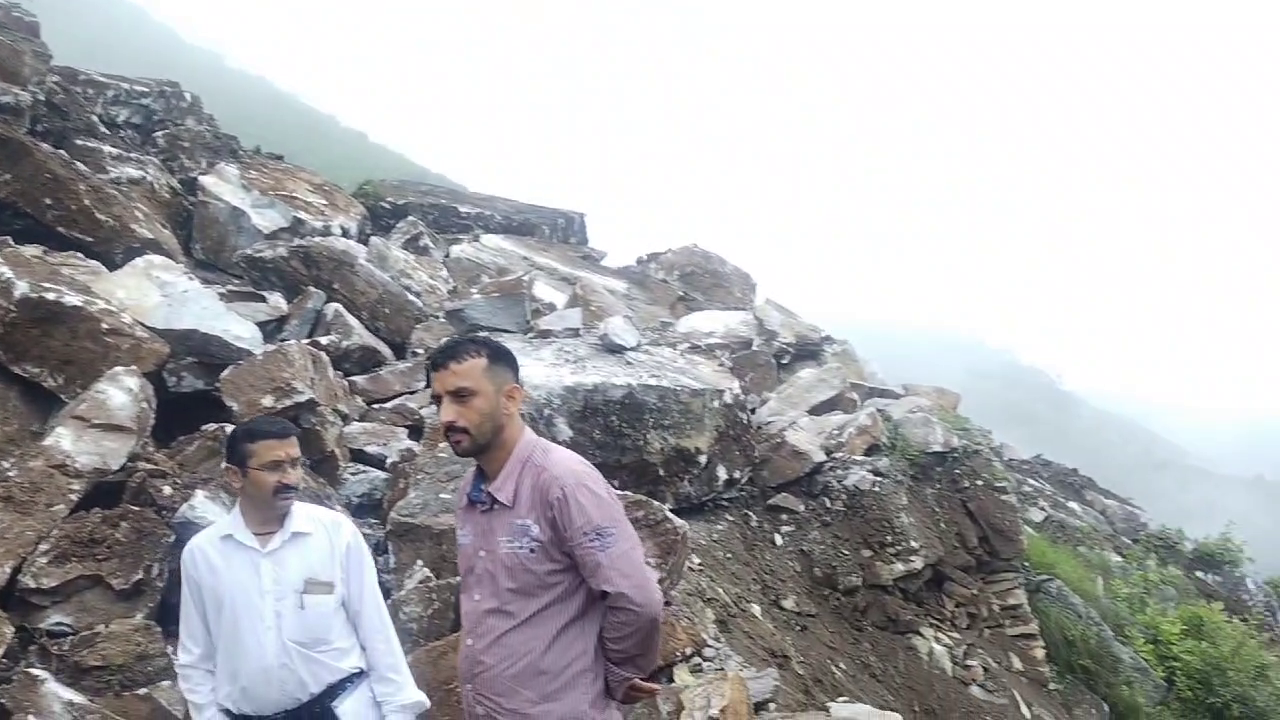 Heavy landslide near NH-707 Utri