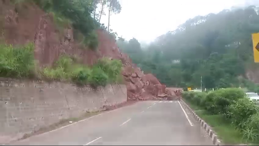 Debris fell from the mountain near Solan Jabali