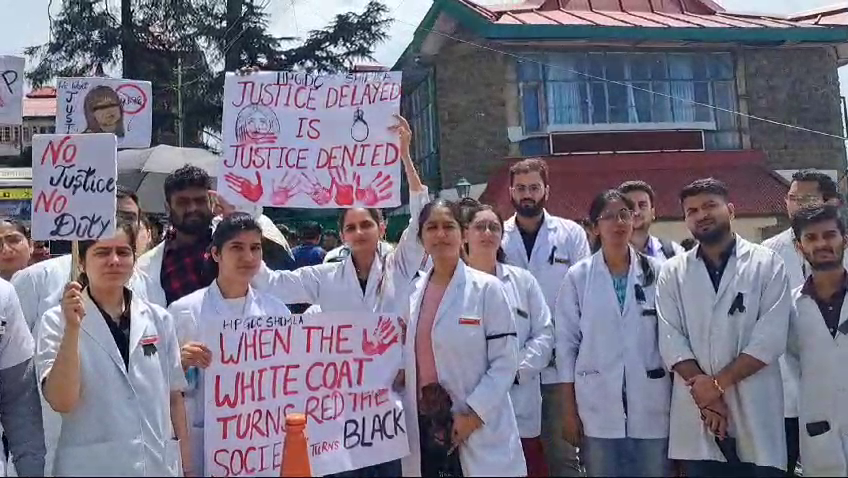 In Shimla, doctors took a protest march from IGMC and reached the Secretariat to meet the Chief Minister but CM Sukhu did not come.