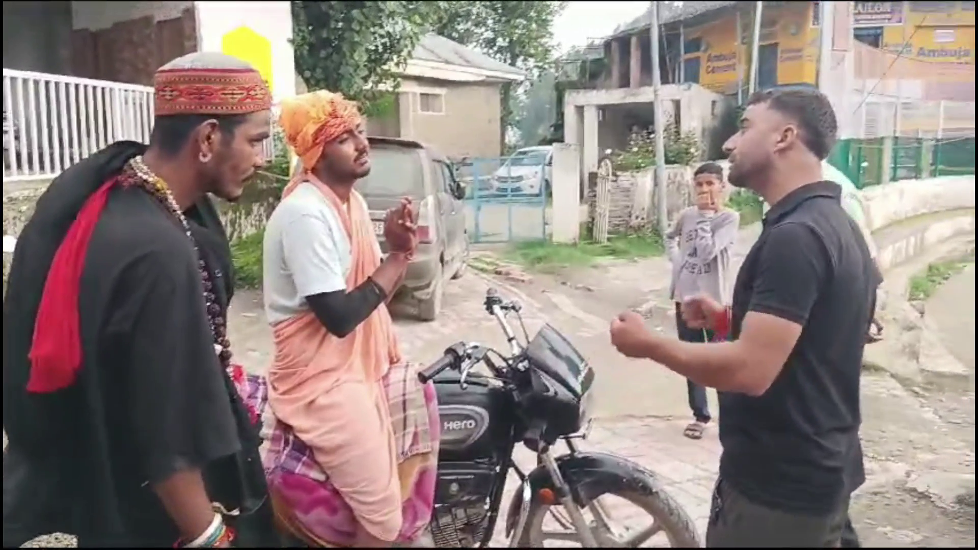 In Mamlig, two sadhus cheated a young man of Rs 1700 in the name of travel.