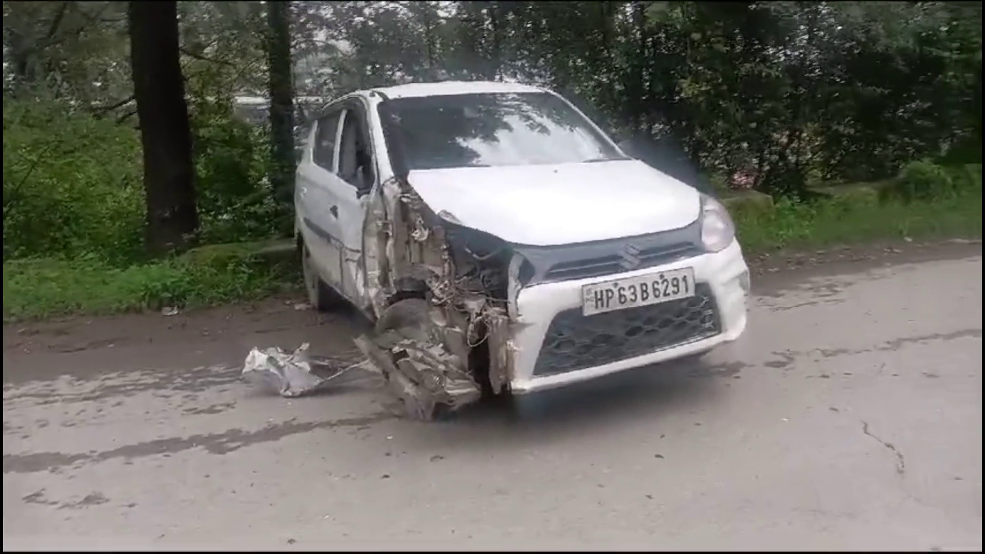 Fierce collision between car and pickup near Solan Chambaghat