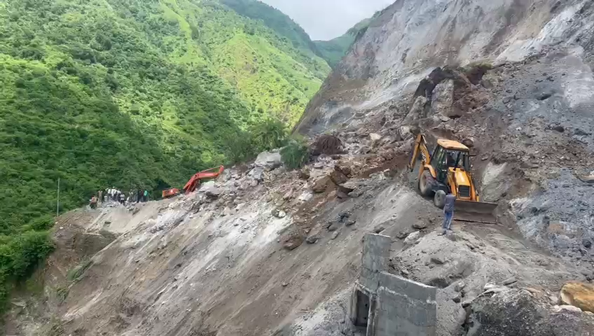 National Highway 707 closed again, heavy landslide near Haiwana