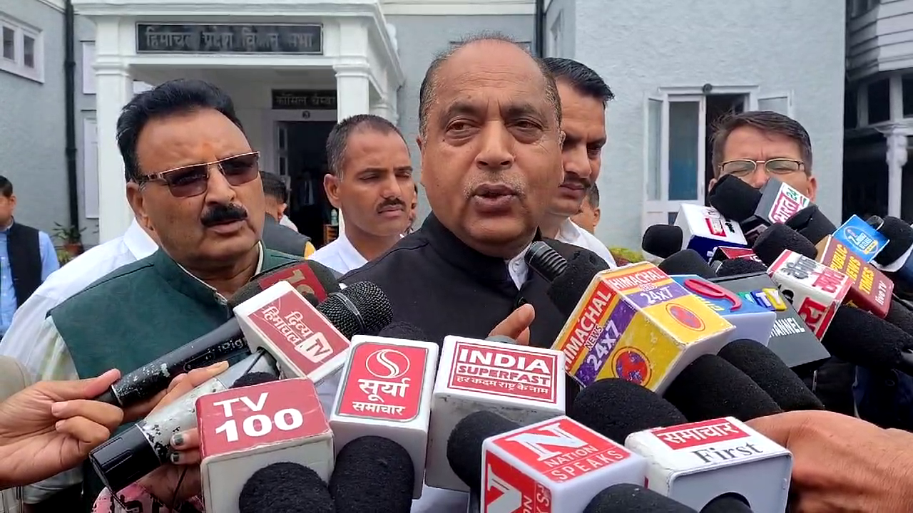 The issue of employees' salaries was raised again in the Assembly, Leader of Opposition Jai Ram Thakur raised the issue in the House