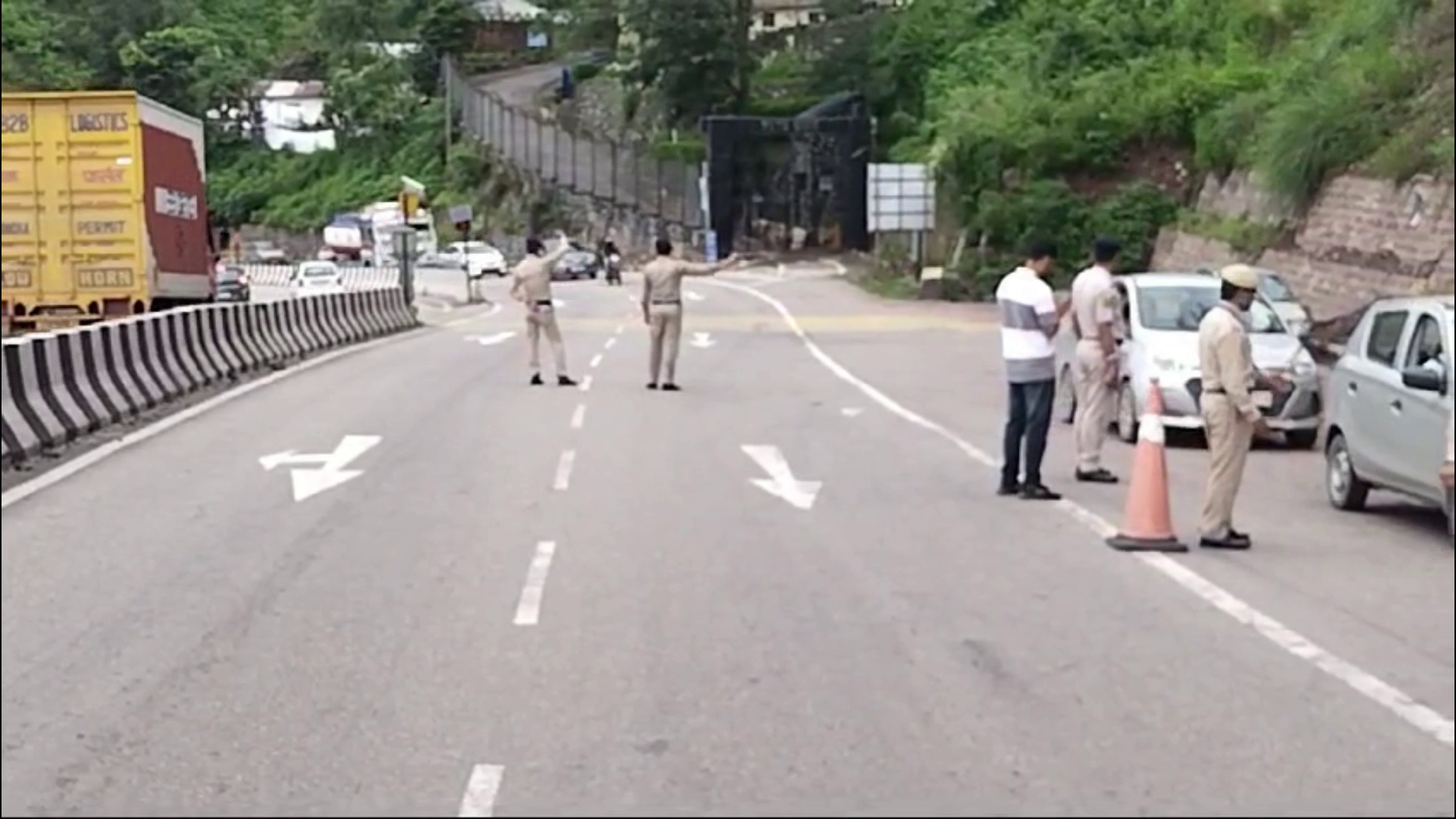 Regarding security in Shimla Masjid case, police put up checkpoints in Solan also.