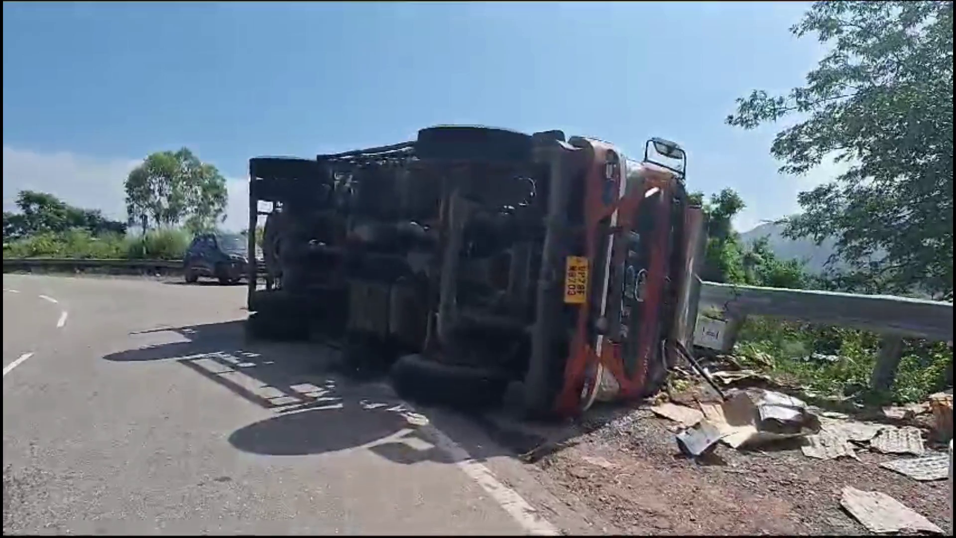 Truck full of apples overturned on National Highway