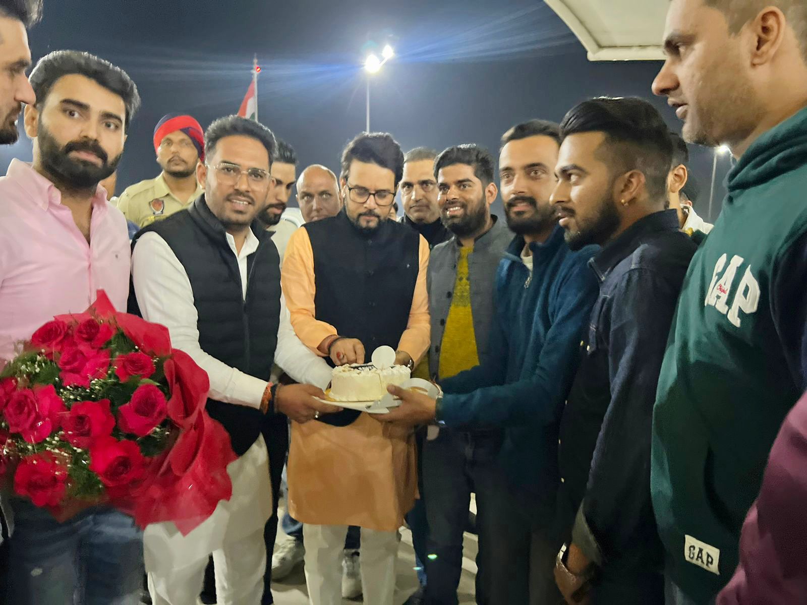 Former Union Minister Anurag Singh Thakur congratulated on his birthday by the youth leaders of Yuva Morcha Solan.