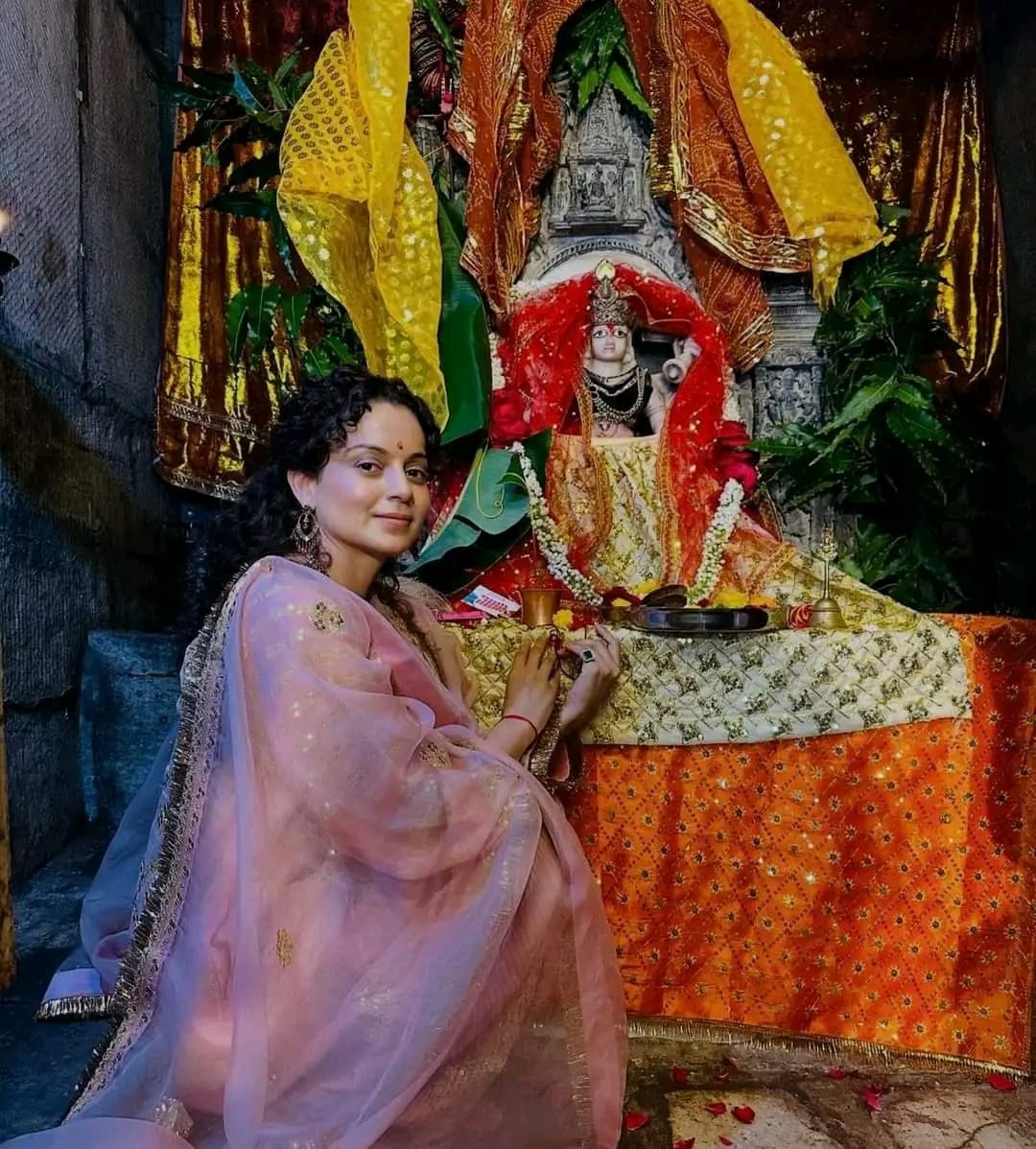 Kangana Ranaut came to see her family goddess.