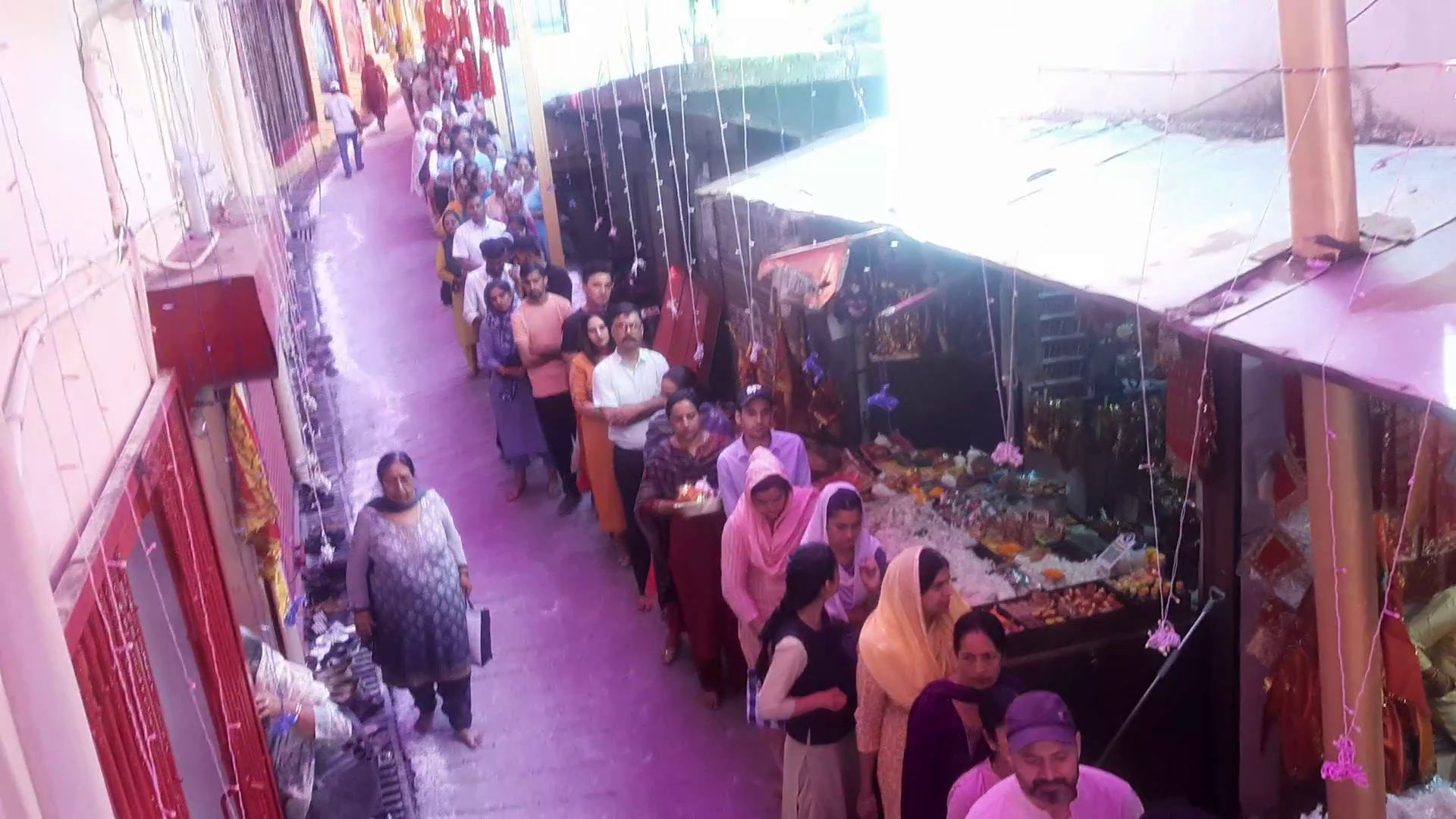 Long queues of devotees formed in Mata Shoolini temple during Navratri.