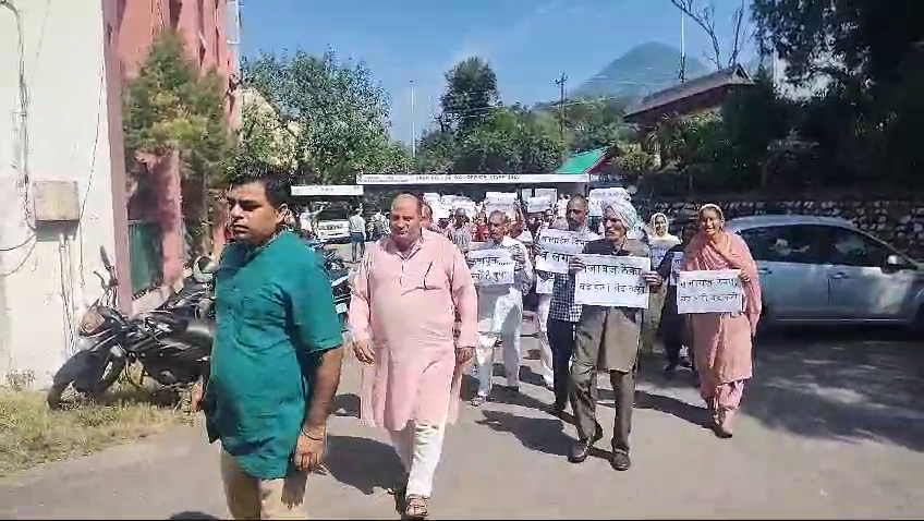 Villagers of Color Nakrana and Panjpauda villages took out a protest rally till PWD office.