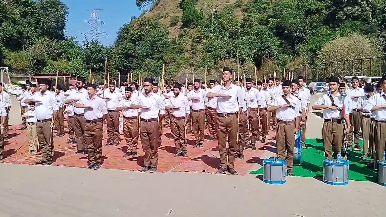 Rashtriya Swayamsevak Sevak Sangh Rajgarh section organized Vijay Dashami Utsav in Rajgarh and carried out cult movement in the city.