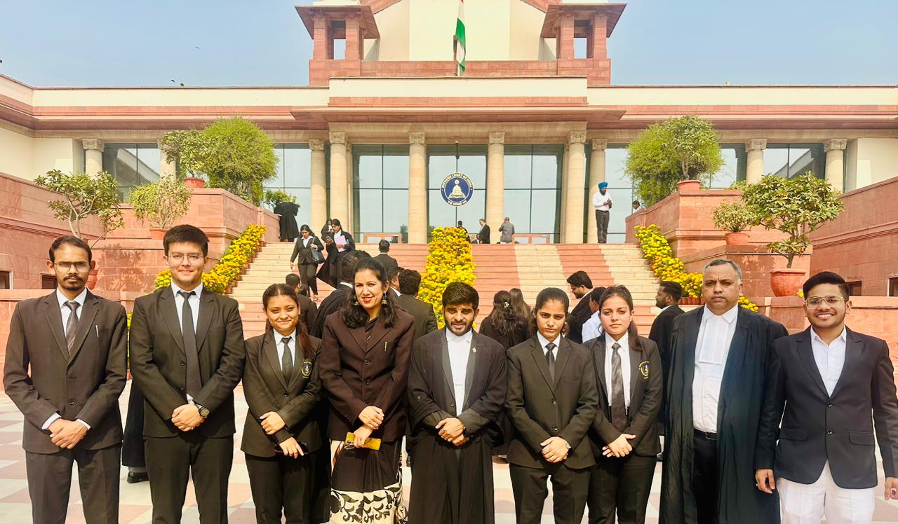 L.R. Students of 9th Semester of Institute of Legal Studies, Solan conducted educational tour of Supreme Court