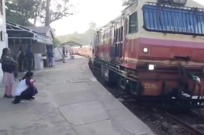 The team of Civil Aviation Ministry conducted the trial of panoramic train running on Shimla World Heritage Railway Track.