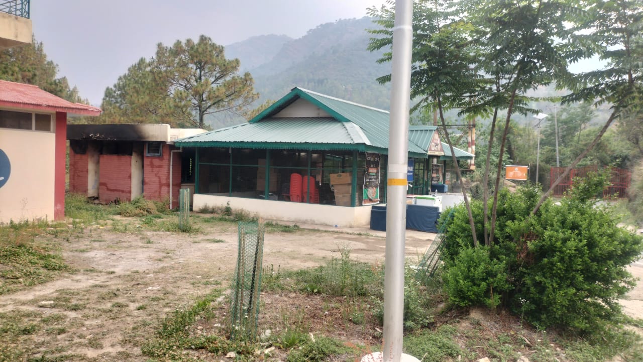 नौणी विश्वविद्यालय कैन्टीन में आग, 10 लाख की सम्पत्ति स्वाहा