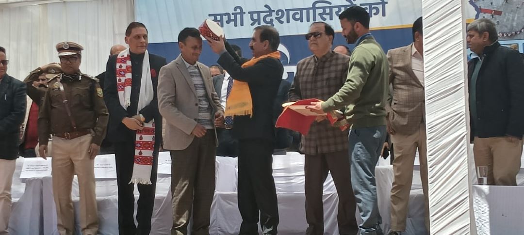फिंडपार के शिक्षक श्री देवी चरण का असाधारण योगदान: एक प्रेरणादायक कहानी