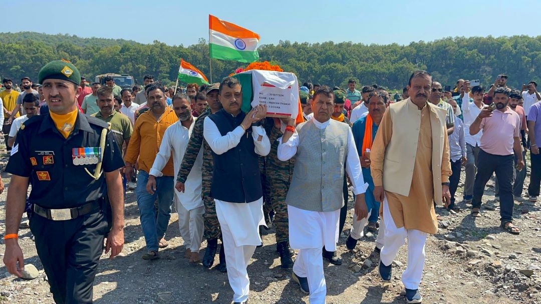 लांस नायक मनीष ठाकुर की शहादत को नमन, बिंदल अंतिम संस्कार में हुए शामिल