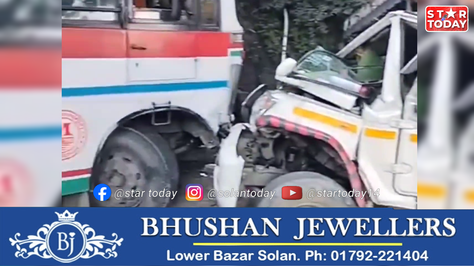 नौणी में पिकअप और निजी बस की टक्कर, चालक को आईं गंभीर चोटें