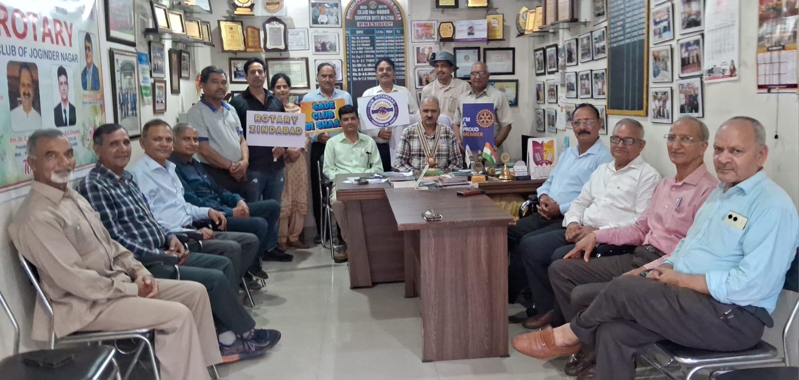 वाओं को रोजगार, नशामुक्त समाज में रोटरी की सहभागिता रहेगी प्राथमिकता : डॉ चंद्रभूषण‘‘ -रोटरी कल्ब के नए अध्यक्ष डॉ चंद्रभूषण शर्मा, सचिव रणजीत चौहान ने कार्यभार संभालते ही परमार्थ कार्यों में अधिक सक्रीयता दिखाने का दिलाया भरोसा।