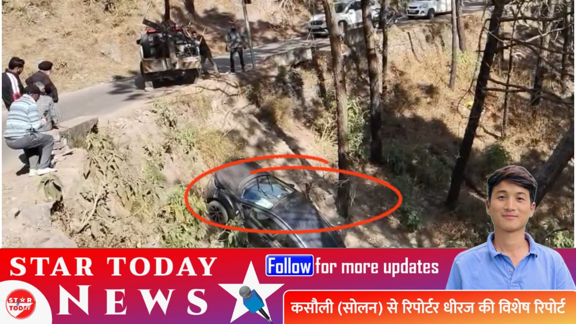 कसौली धर्मपुर सड़क पर अनियंत्रित होकर पलटी कार।