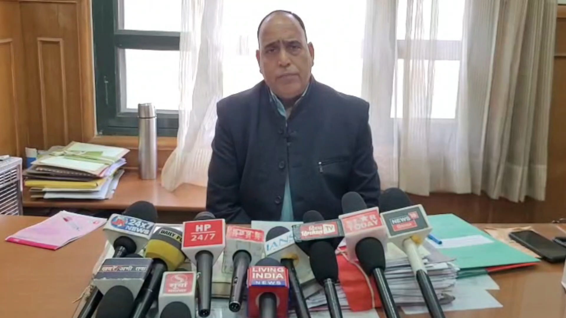 सोलन: सोलन में लावारिस दवाइयों का मामला गरमाया, बीडीओ ने बैठाई जांच, दोषियों पर कड़ी कार्रवाई तय