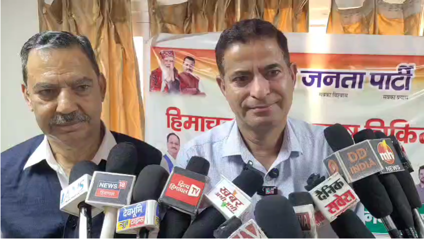 सोलन : राष्ट्रीय आयुर्वेद दिवस पर वरिष्ठ नागरिकों के लिए निशुल्क आयुष चिकित्सा शिविर